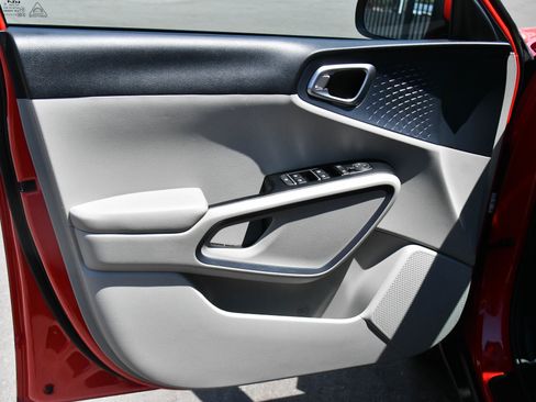 Used 2024 Kia Soul EX image 13