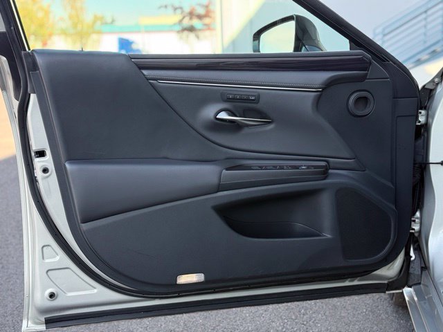 Used 2019 Lexus ES 300h w/ Premium Package FWD image 12