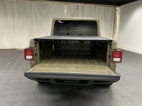 Used 2025 Jeep Gladiator Sport AWD/4WD image 25