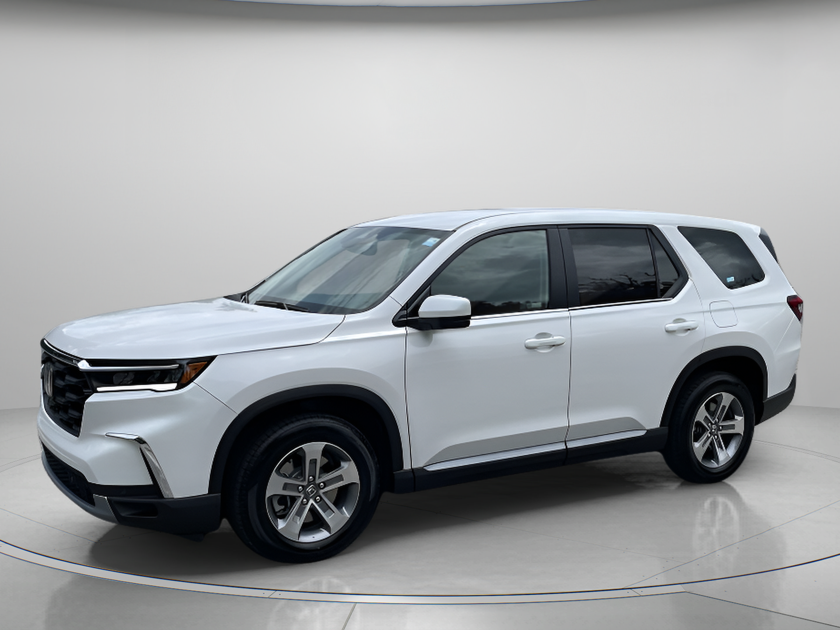 Used 2025 Honda Pilot EX-L image 2