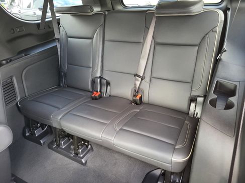 Used 2025 Chevrolet Suburban Premier RWD image 15