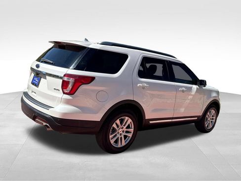 Certified 2018 Ford Explorer XLT w/ Equipment Group 201A AWD/4WD image 9