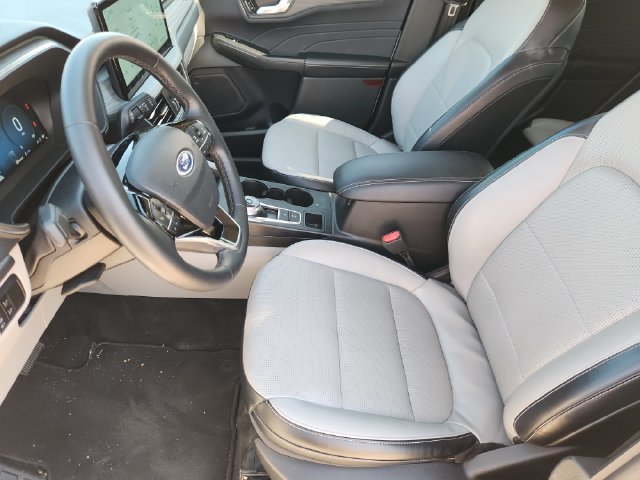 Used 2025 Ford Escape Platinum AWD/4WD image 13