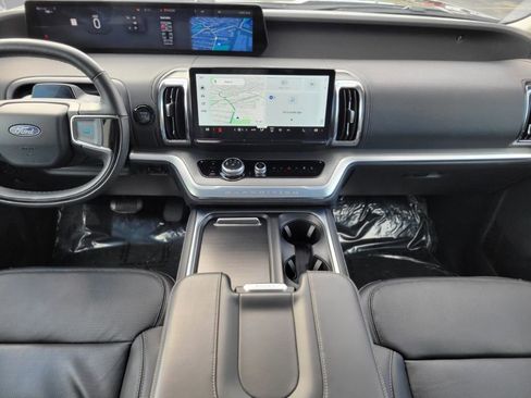 Used 2025 Ford Expedition Platinum image 12