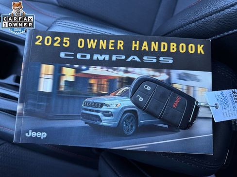 Used 2025 Jeep Compass Trailhawk AWD/4WD image 30