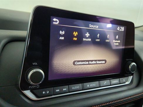 Used 2025 Nissan Rogue SV image 40