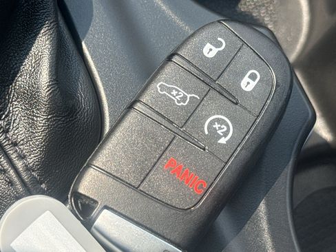 Used 2025 Dodge Durango GT w/ Blacktop Package AWD/4WD image 38