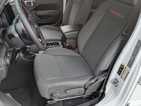 Used 2024 Jeep Wrangler Rubicon image 15