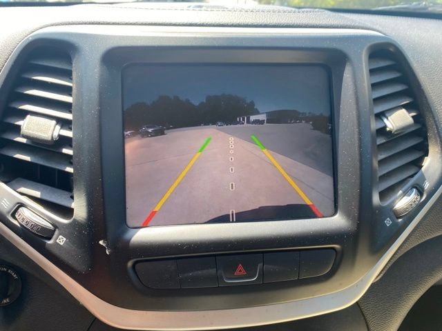 Used 2015 Jeep Cherokee Latitude w/ Trailer Tow Group AWD/4WD image 18