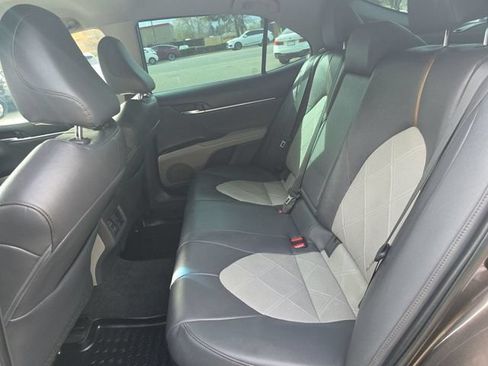 Used 2018 Toyota Camry XLE FWD image 10