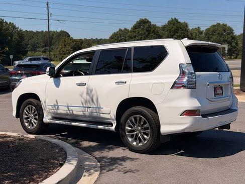 Used 2019 Lexus GX 460 Luxury AWD/4WD image 9