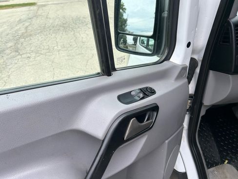 Used 2016 Mercedes-Benz Sprinter 2500 image 8