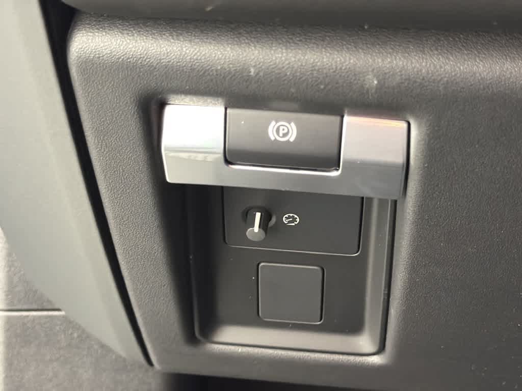 New 2026 Land Rover Defender 110 S AWD/4WD image 28