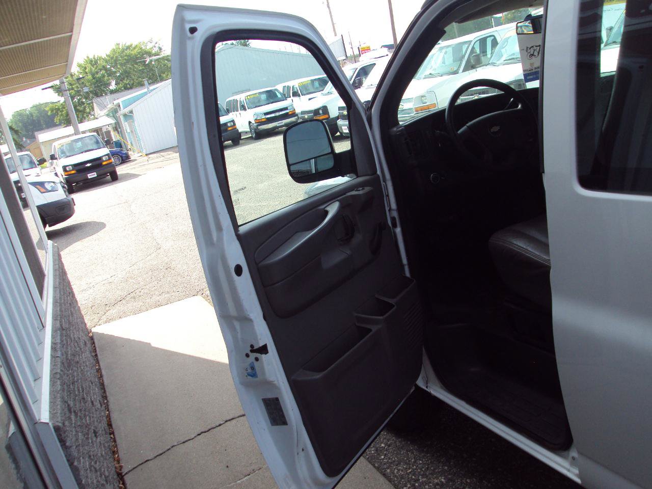 Used 2014 Chevrolet Express 1500 AWD image 14