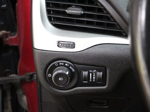 Used 2016 Jeep Cherokee Trailhawk w/ Leather Interior Group AWD/4WD image 15