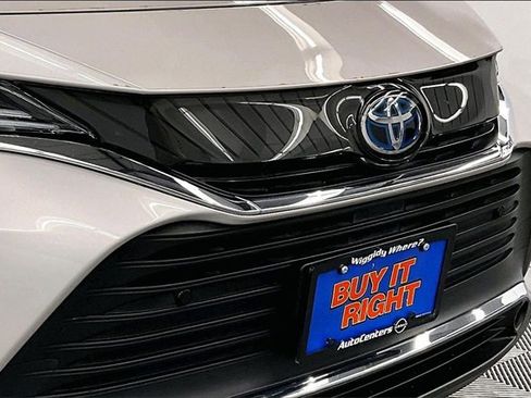 Used 2021 Toyota Venza XLE image 29