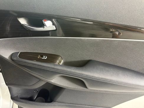 Used 2019 Kia Sorento EX image 15