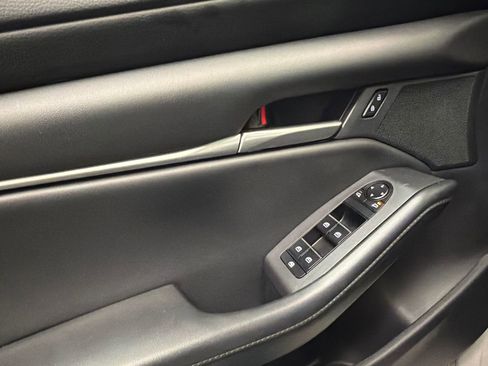 Used 2023 MAZDA MAZDA3 s image 29