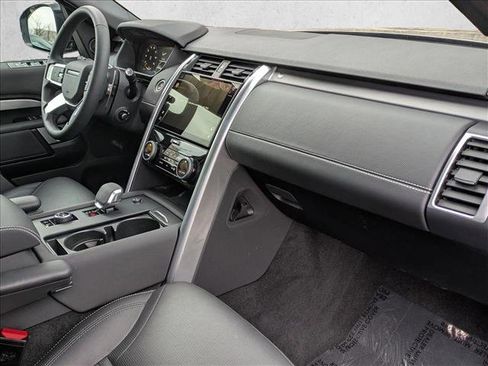 Used 2024 Land Rover Discovery Dynamic SE image 24