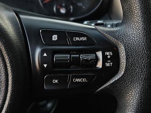 Used 2017 Kia Sorento L image 12