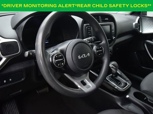 Used 2023 Kia Soul LX w/ LX Technology Package FWD image 15