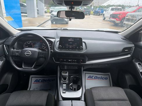 Used 2025 Nissan Rogue SV FWD image 26