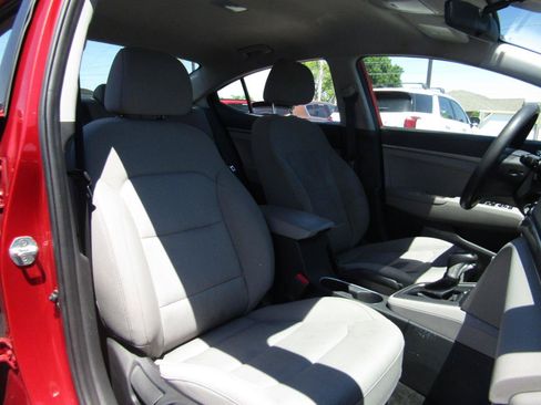Used 2017 Hyundai Elantra SE FWD image 22