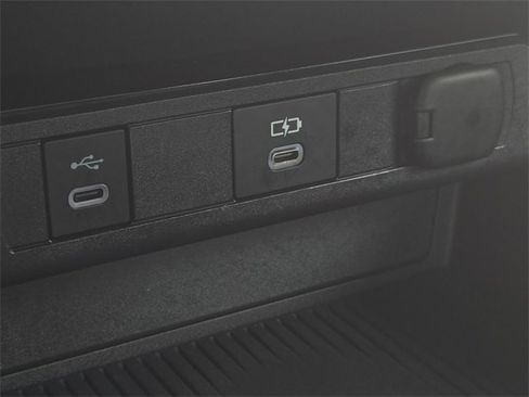 Certified 2024 Toyota Prius LE image 28