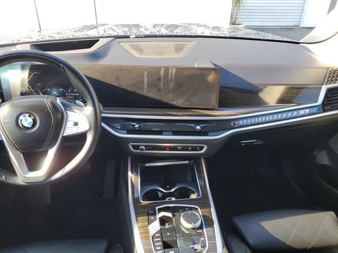 Used 2025 BMW X7 xDrive40i w/ Premium Package AWD/4WD image 13