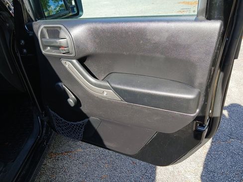 Used 2015 Jeep Wrangler Unlimited Sport image 14