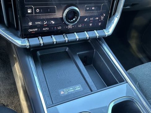 New 2025 GMC Acadia Elevation image 17