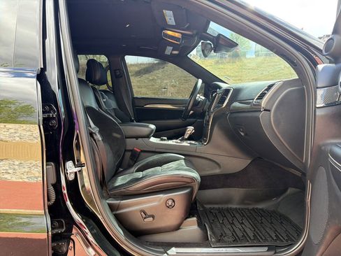 Used 2017 Jeep Grand Cherokee SRT image 30