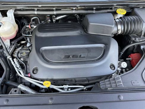 Used 2025 Chrysler Pacifica Select FWD image 13