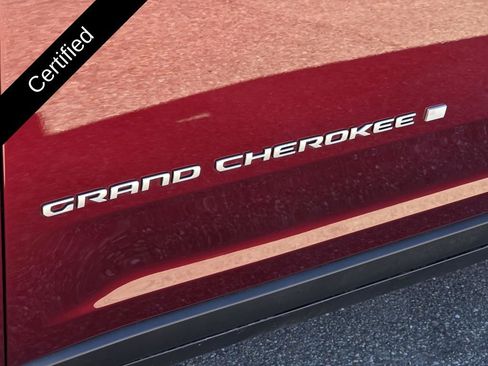 Used 2025 Jeep Grand Cherokee Limited image 36