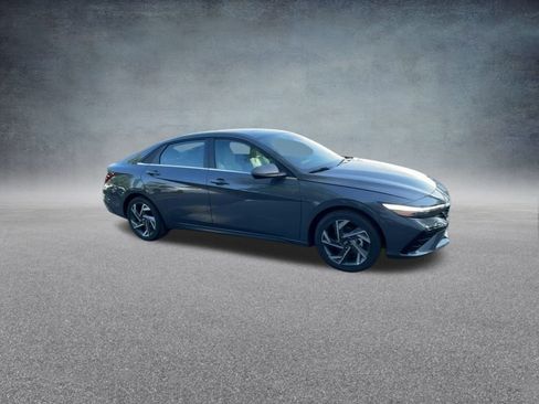 New 2025 Hyundai Elantra Limited image 26