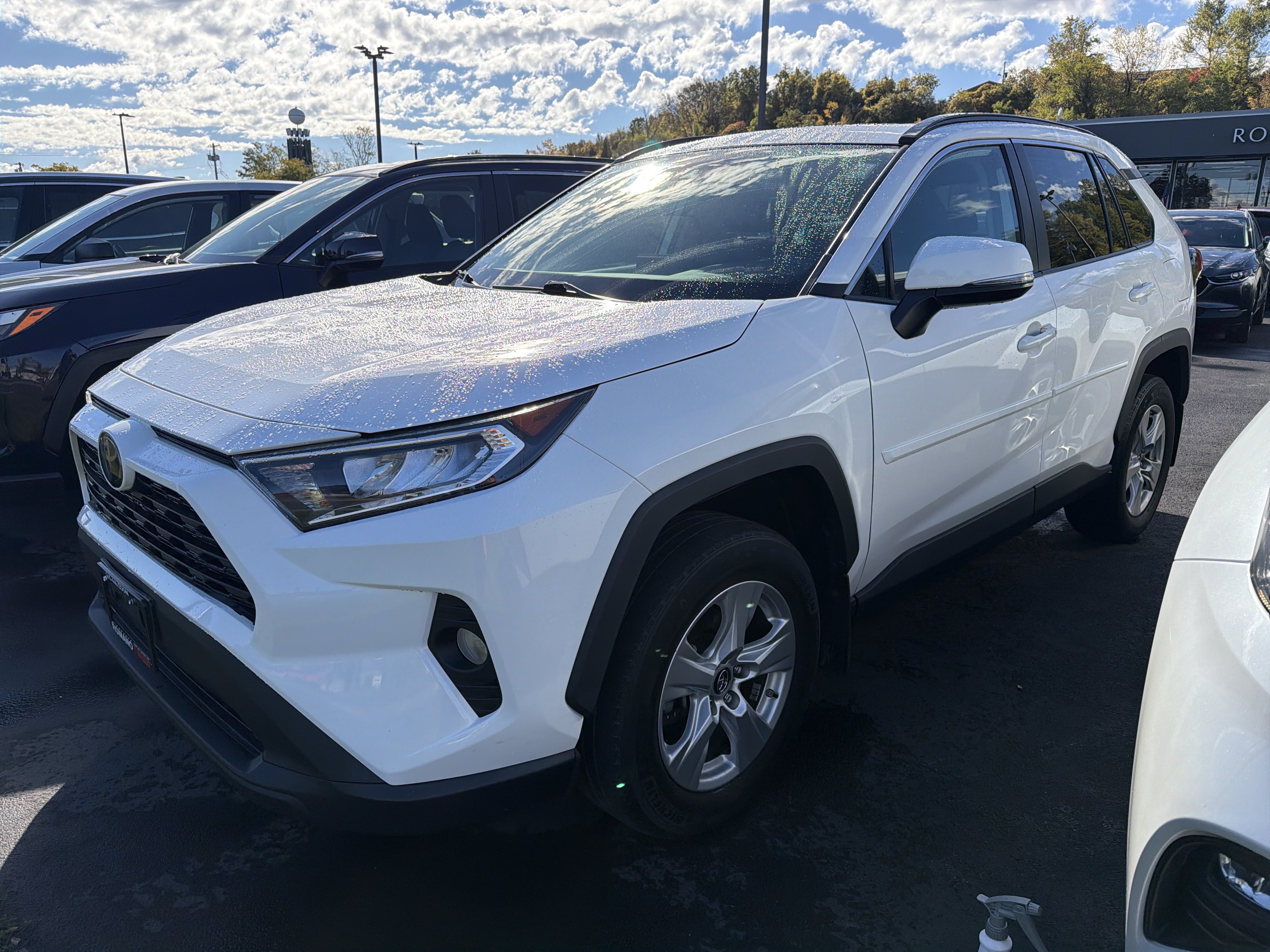 Used 2019 Toyota RAV4 XLE w/ Convenience Package AWD/4WD image 4