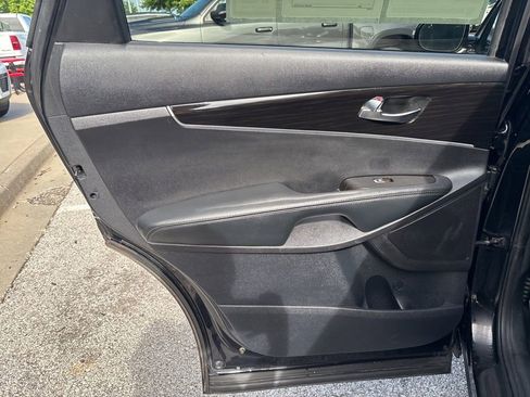 Used 2020 Kia Sorento LX FWD image 36
