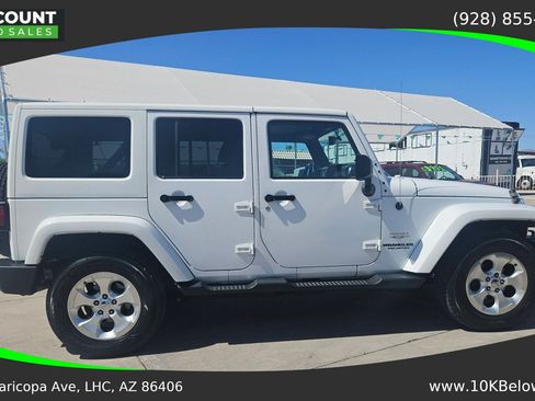 Used 2013 Jeep Wrangler Unlimited Sahara w/ Connectivity Group AWD/4WD image 8