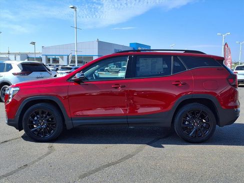 Used 2024 GMC Terrain SLT w/ Elevation Edition image 4