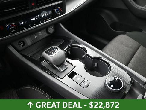 Used 2025 Nissan Rogue SV AWD/4WD image 29