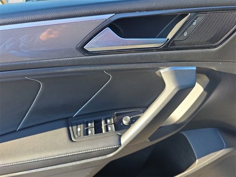 Used 2023 Volkswagen Tiguan SE R-Line image 14