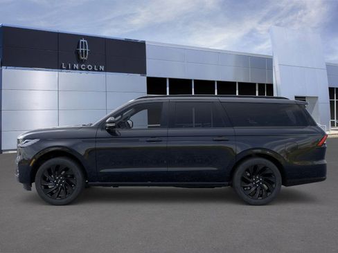 New 2026 Lincoln Navigator L Reserve w/ Jet Appearance Package AWD/4WD image 3