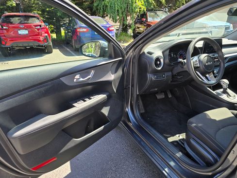 Used 2023 Kia Forte LXS FWD image 7