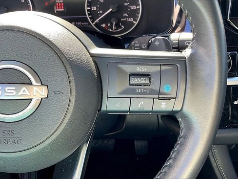 Used 2024 Nissan Pathfinder SV image 18