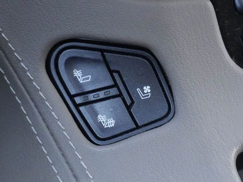 Used 2019 GMC Yukon SLT w/ Graphite Edition image 24