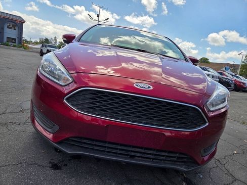 Used 2017 Ford Focus SE FWD image 4