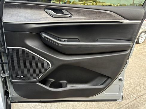 Used 2022 Jeep Grand Cherokee L Limited image 25