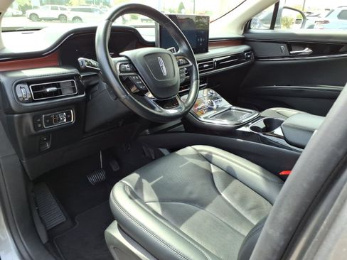 Used 2023 Lincoln Nautilus Reserve image 12
