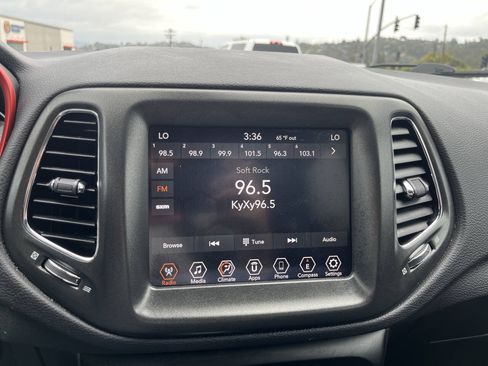 Used 2021 Jeep Compass Trailhawk w/ Sun and Sound Group AWD/4WD image 17