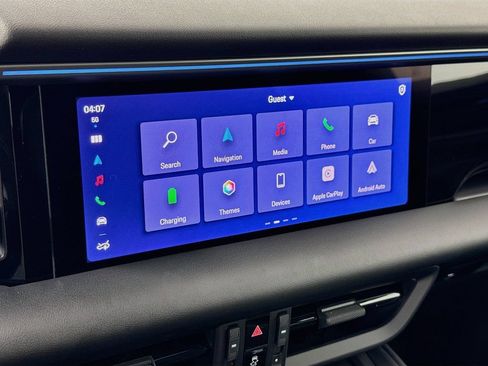 Certified 2025 Porsche Macan Electric RWD image 17
